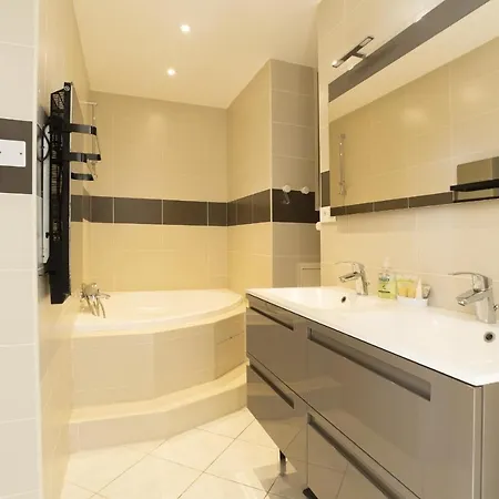 3-br Sea View By The Beaches *