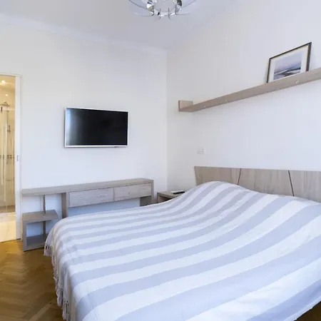 3-br Sea View By The Beaches Apartment *