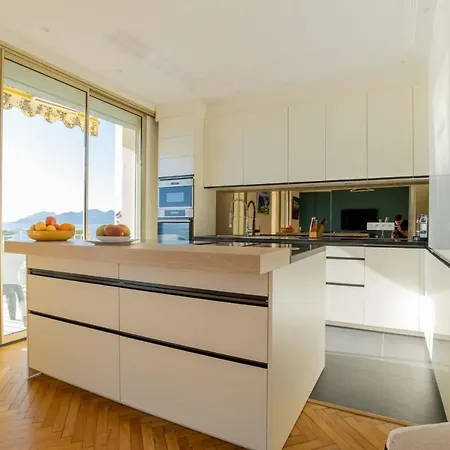 3-br Sea View By The Beaches Apartment *