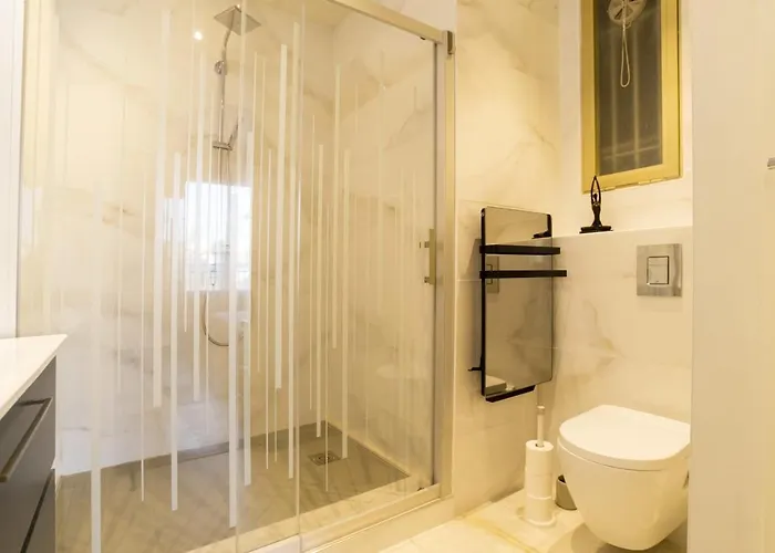 3-br Sea View By The Beaches