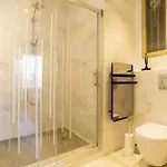 3-br Sea View By The Beaches