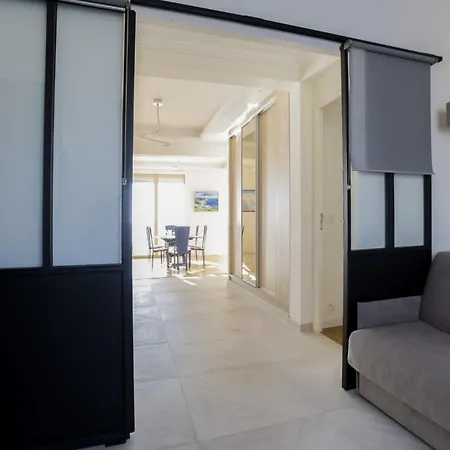3-br Sea View By The Beaches דירה *