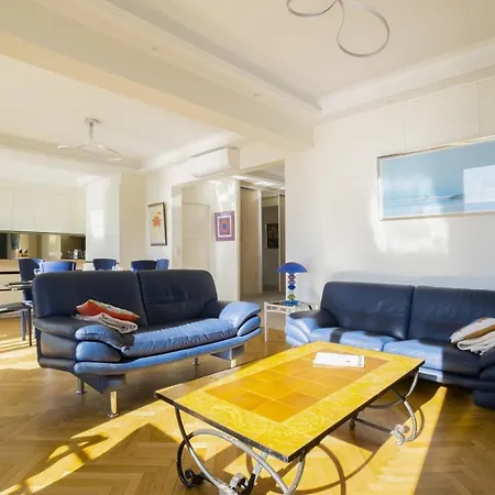 דירה 3-br Sea View By The Beaches *